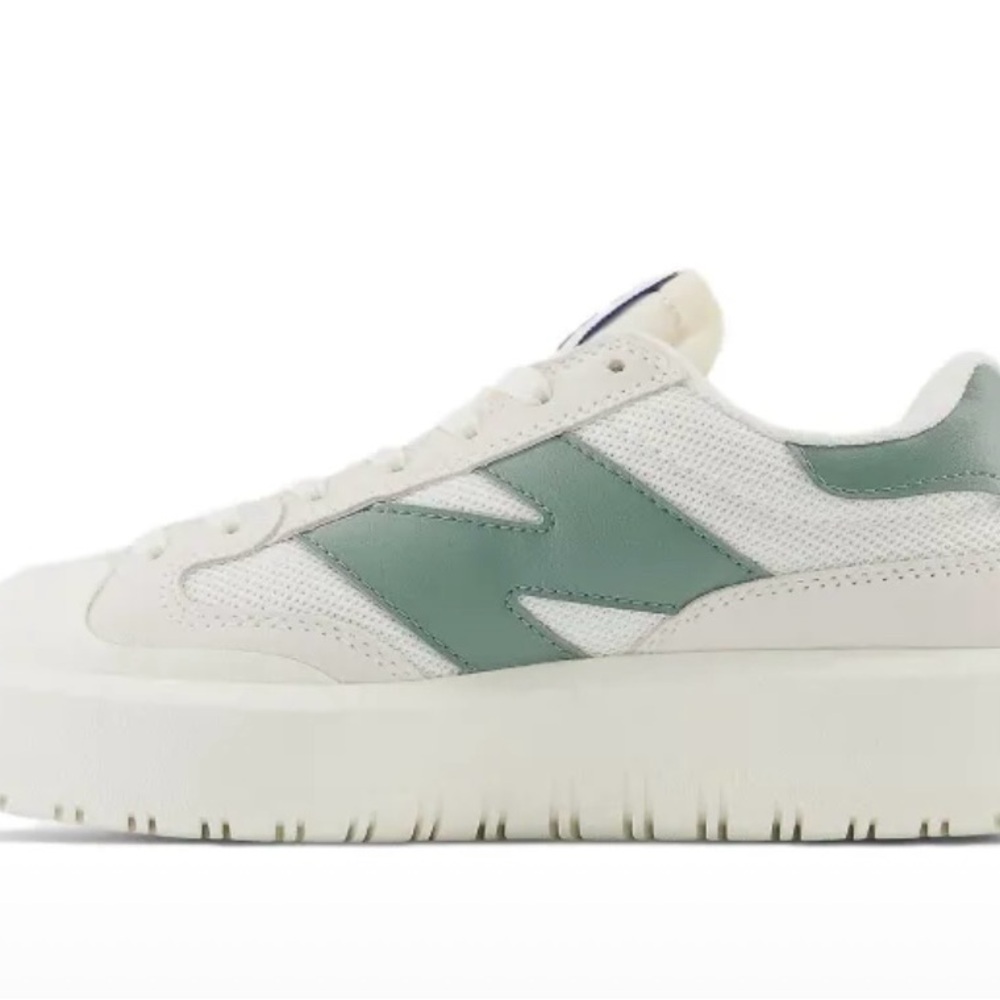 New Balance Light Green CT 302, women's size 10